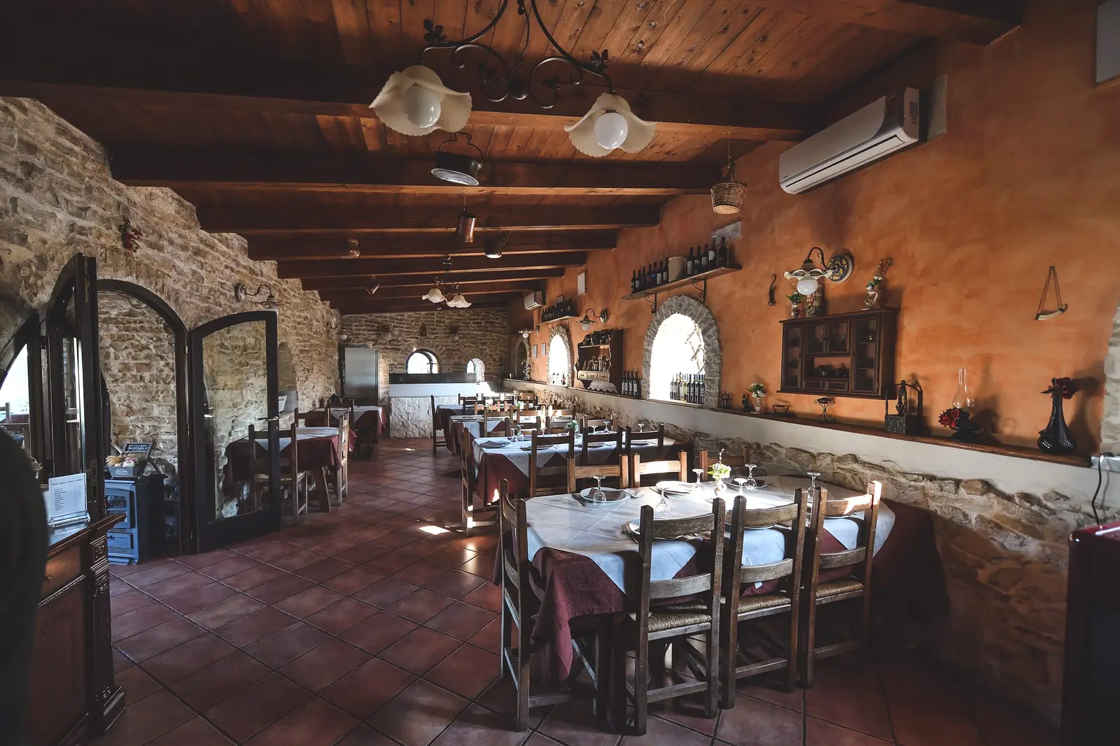 Sala ristorante e Tavoli interni