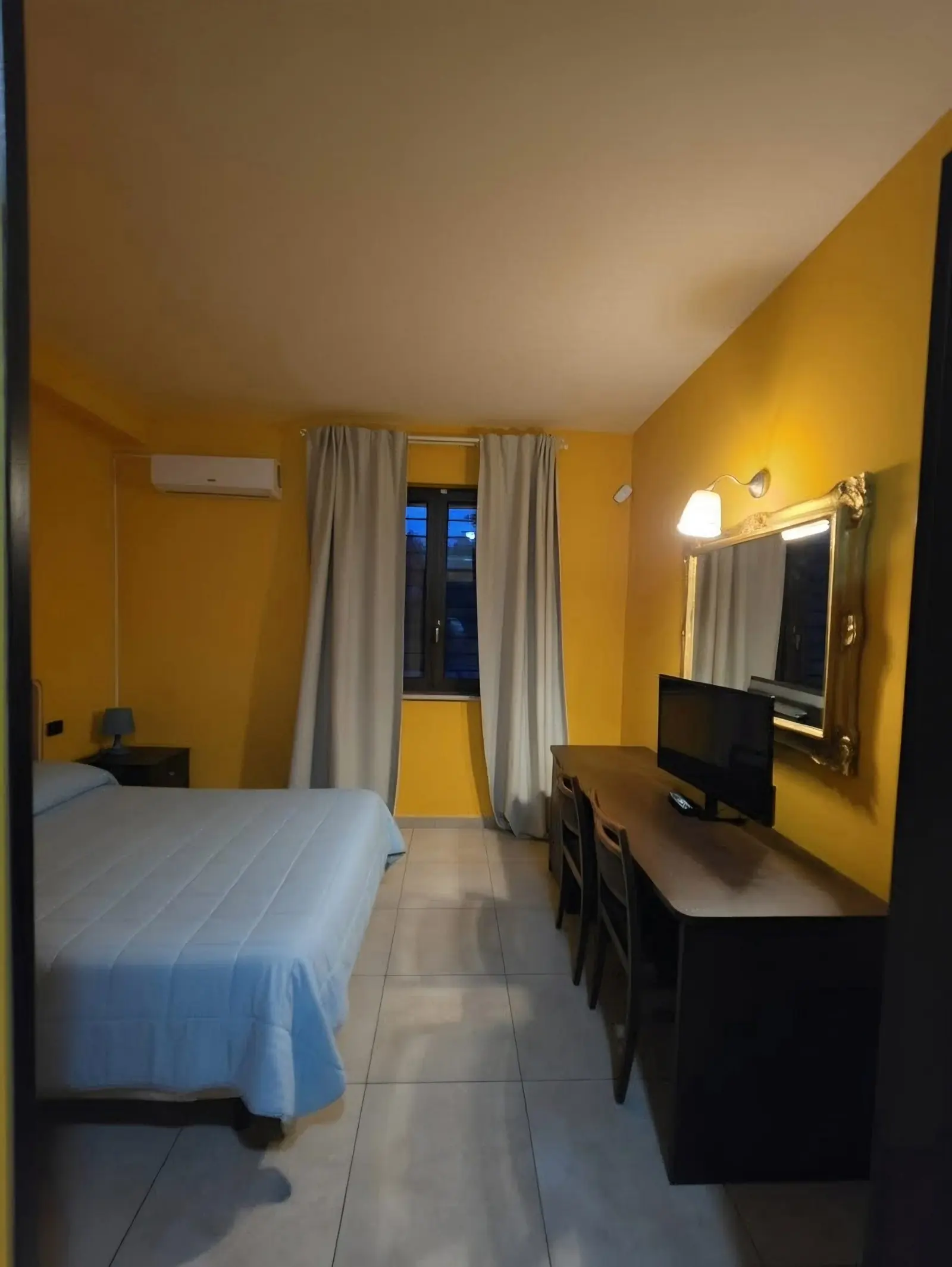 Camera B&B
