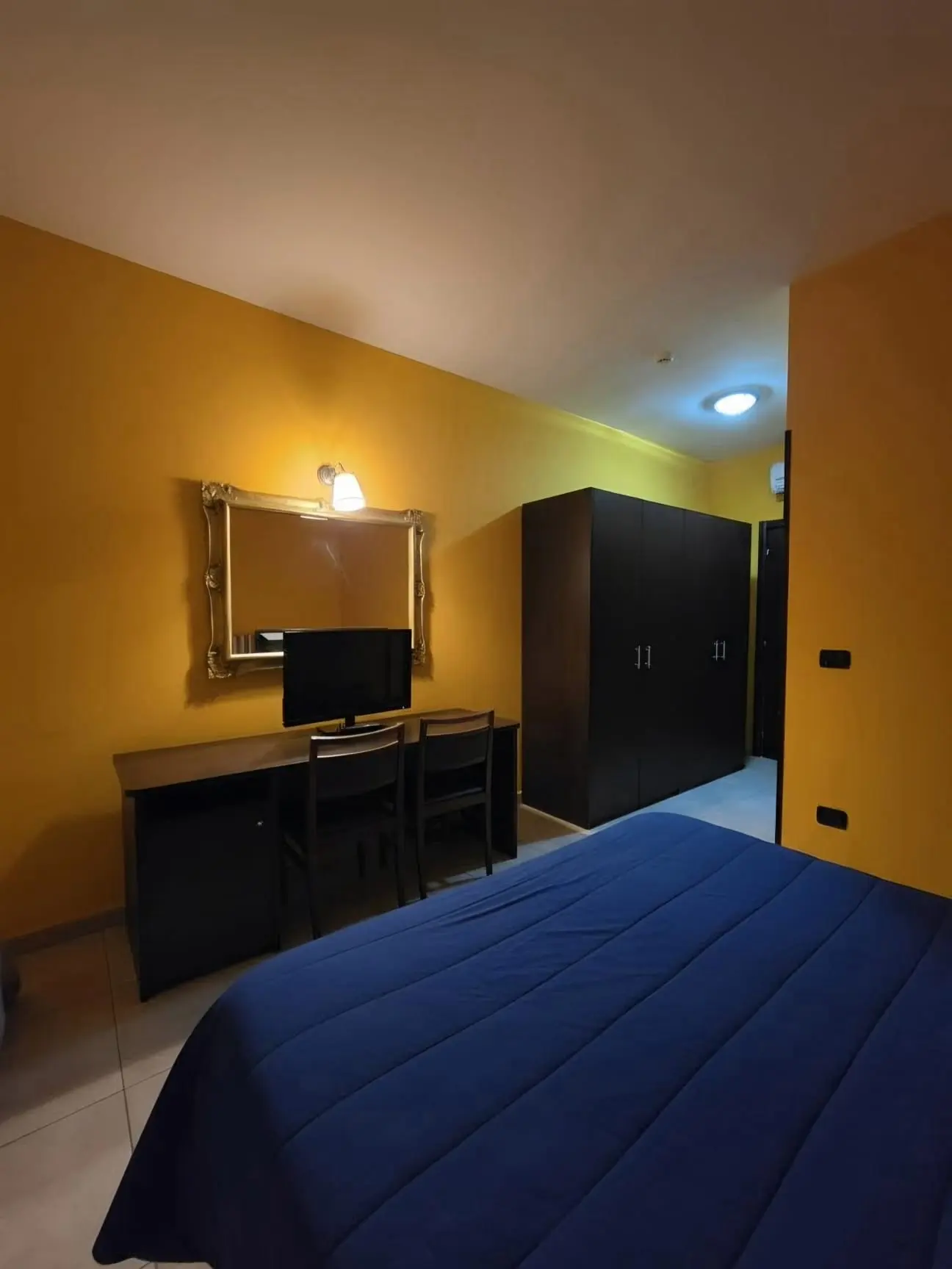 Camera B&B